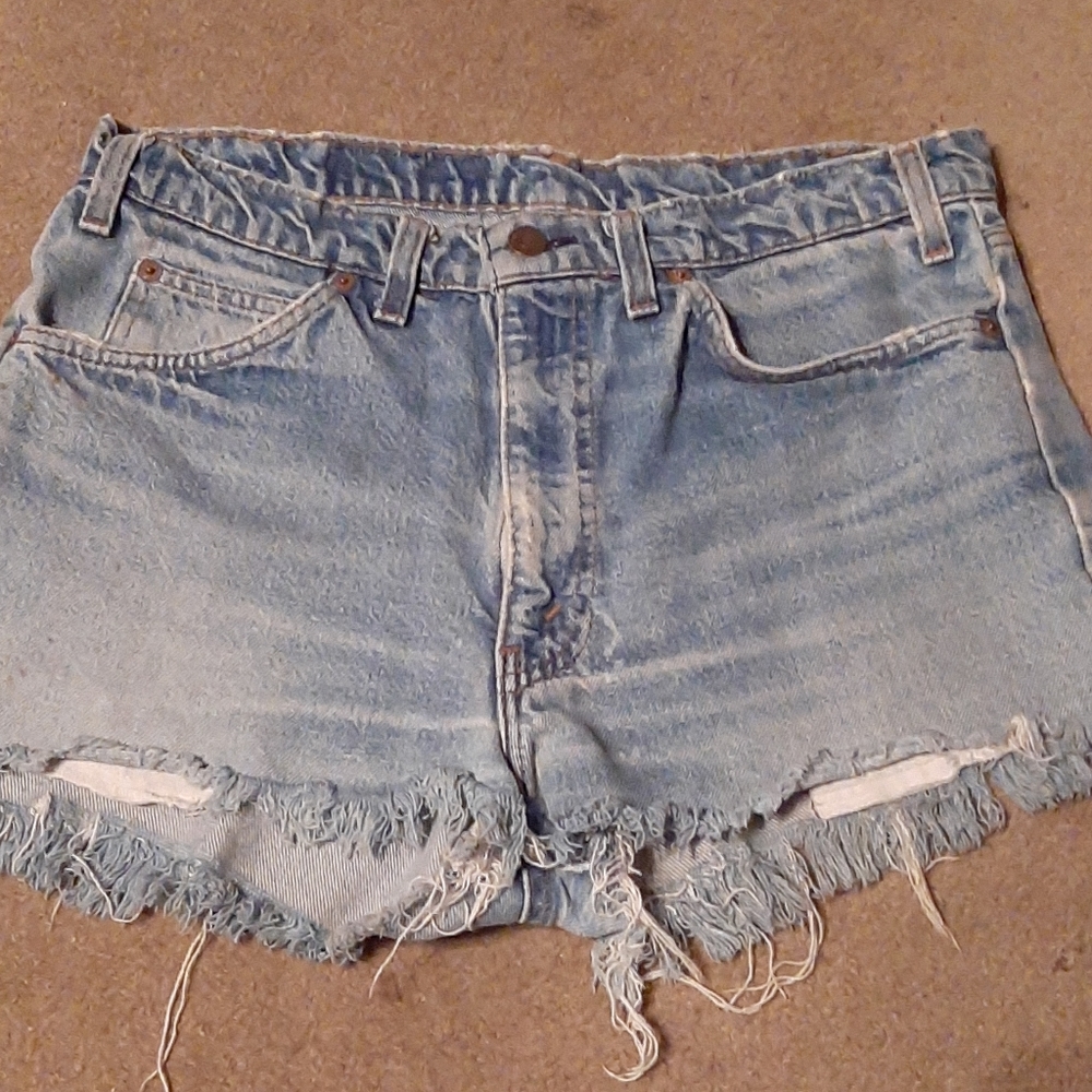 LEVI Distressed Cut Off Denim Shorts